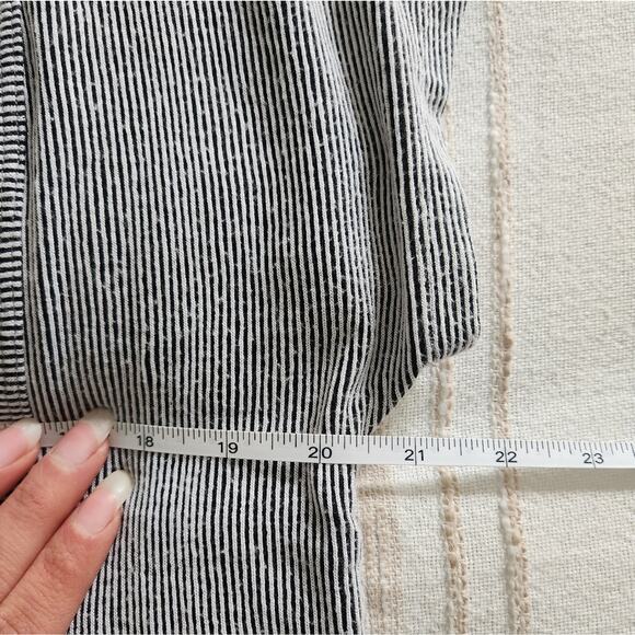 Striped black white Christian Siriano Blouse short sleeve top small - Picture 9 of 9